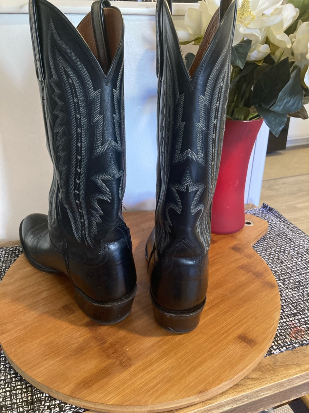 Lucchese women’s leather cowboy boot. - Picture 4 of 7